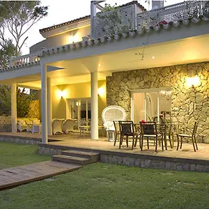 Villa De Lujo Con Jardines Y Piscina